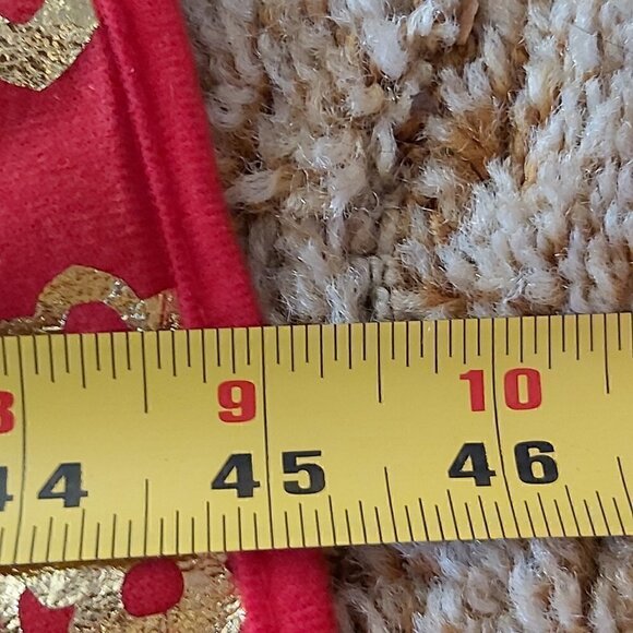 NWOT Large 45 Inch Red/Gold Gilded Christmas Tree Skirt With Tie Closure - Picture 3 of 3